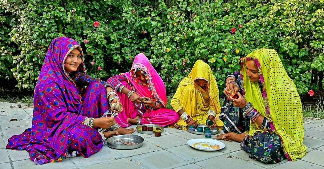 Meet the Engineer Reviving a Nomadic Tribe’s Ancient Beadwork in Gujarat